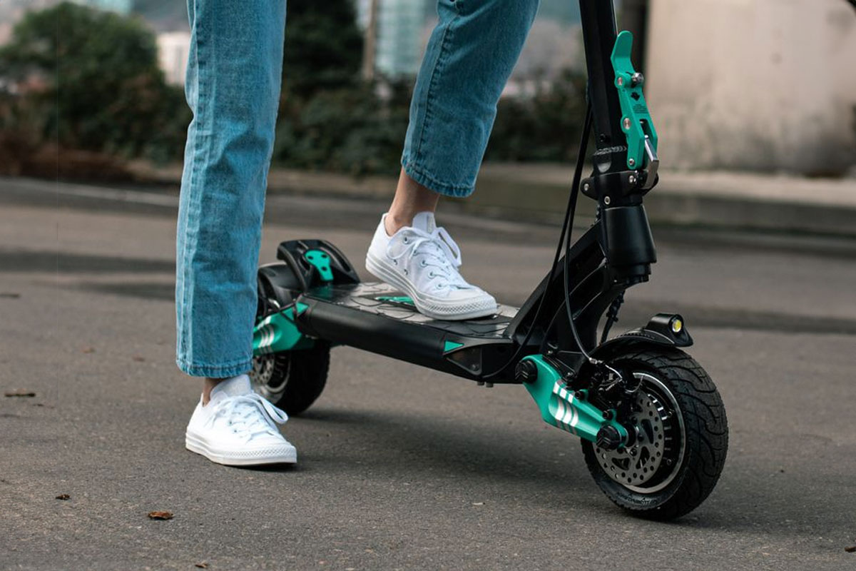 smart scooters 2025 greener city commute_20085841 3239 4bd4 962c f997ba48755b
